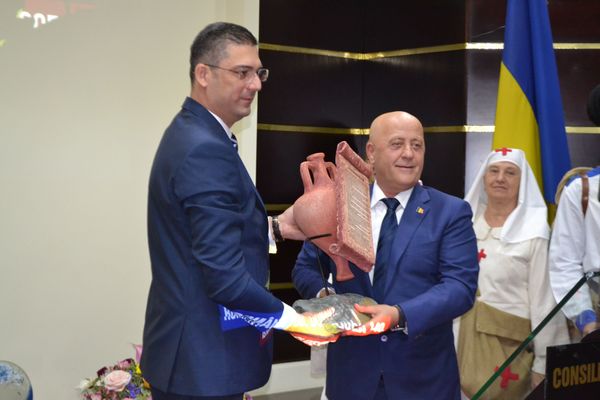 Ședință solemnă la Tulcea a consiliilor județene dobrogene