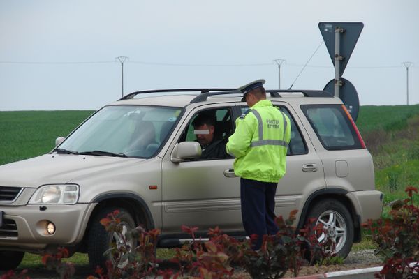 29 de permise reţinute si aproape 400 de amenzi de circulaţie, în doar o săptămână