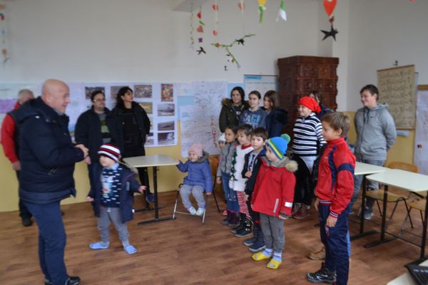 Daruri de la Moș Nicolae pentru 500 de copii din Delta Dunării