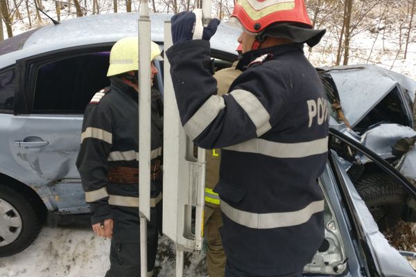 Accident cu trei victime încarcerate aproape de Agighiol. Intervin salvatorii de la ISU Tulcea
