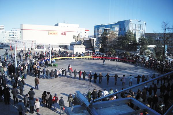 Spectacol de 24 ianuarie  „Uniți în cuget și-n simțiri. Hai să-ntindem hora mare!”