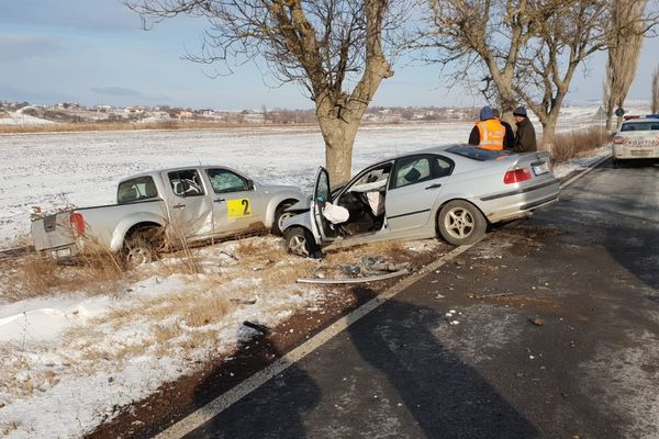 Accident aproape de Mihail Kogălniceanu. Două persoane au fost rănite