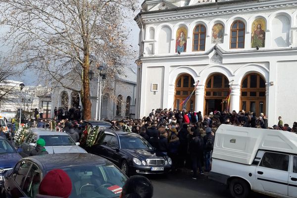 Adi şi Dragoş, conduşi pe ultimul drum de sute de tulceni