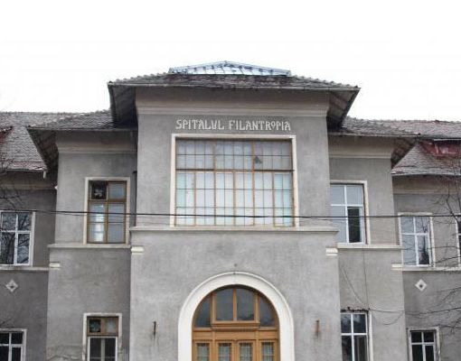 Un tânăr de 16 ani a intrat peste o bătrână de 82 de ani, a bătut-o şi a ameninţat-o cu un cuţit, pentru câţiva lei