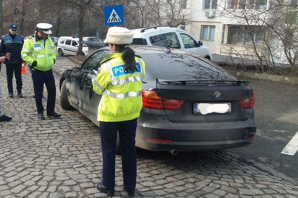 Un tulcean a fost făcut sandwich între un autobuz şi un autoturism