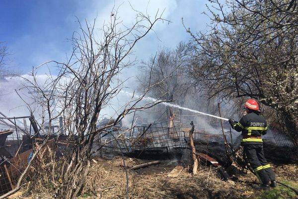 A scăpat focul de sub control şi a apelat la pompieri