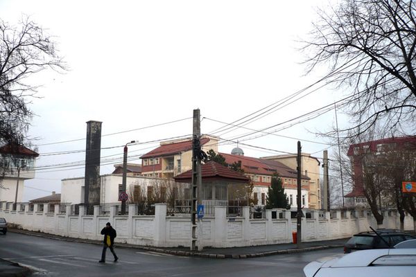 12 deținuți ies din penitenciar  la  azilul de bătrâni