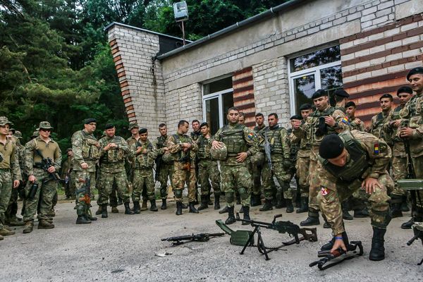 Pușcașii marini români se instruiesc cot la cot cu cei americani, la Babadag