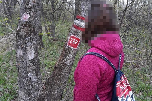 Turistă rătăcită în Munţii Măcinului, salvată de pompieri