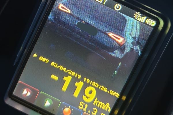 Acţiuni ale poliţiei rutiere pentru depistarea vitezomanilor