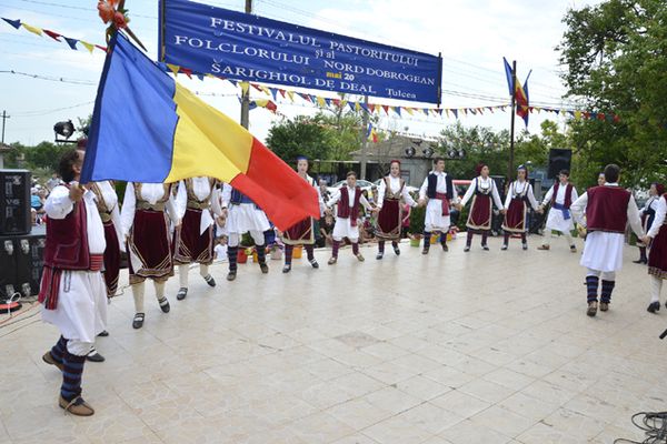 Festivalul Internațional al Păstoritului – spectacole folclorice la “Jean Bart” și Sarighiol de Deal