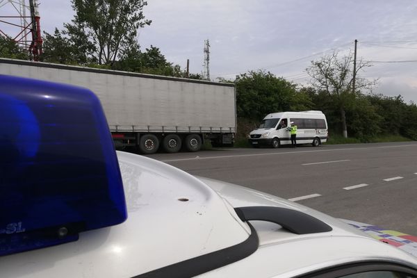 Filtru de amploare la PECO. Poliția rutieră a verificat toate camioanele și microbuzele