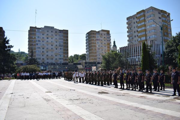 Ceremonial militar dedicat Zilei Drapelului Național al României