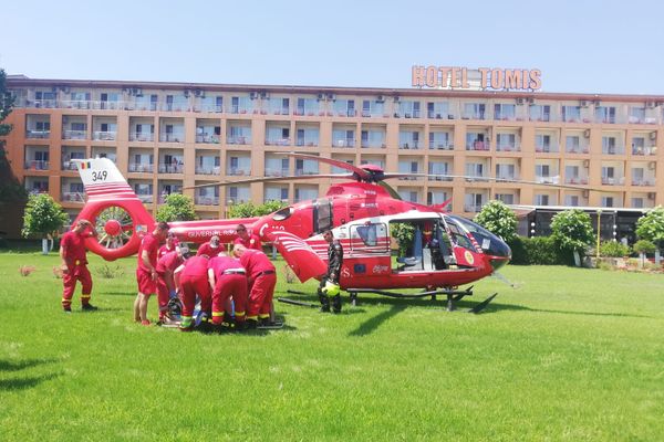 Bărbat din Tulcea luat cu elicopterul SMURD de pe plaja Mamaia