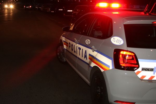 Un şofer drogat a fugit de poliţie 50 de km. şi a abandonat maşina la Casimcea
