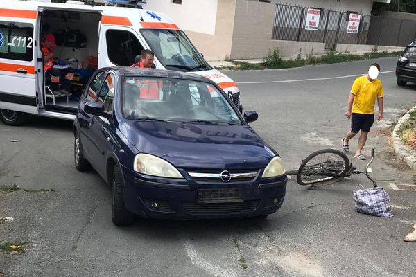 Biciclist rănit în accident pe strada Nopţii