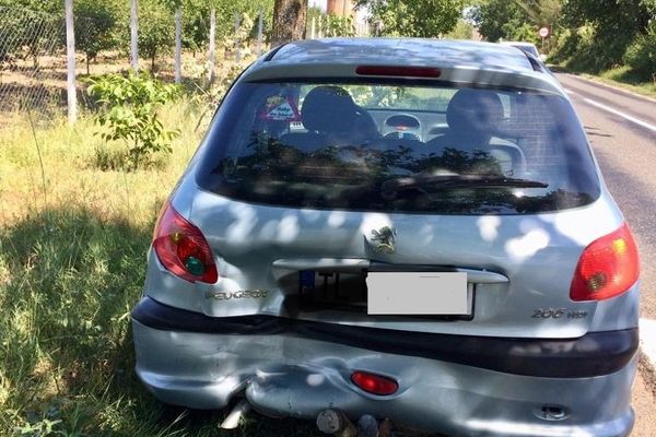 Beat fiind la volan a intrat în maşina care circula în faţa sa. O femeie a ajuns la spital