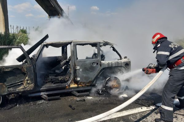Un SUV s-a făcut scrum pe DN 22, lângă Babadag
