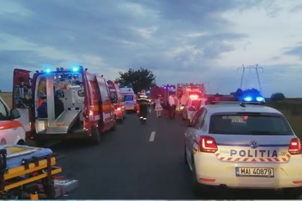 Trei tulceni morţi, doi în comă şi doi răniţi grav într-un accident produs azi la Lumina - Constanţa