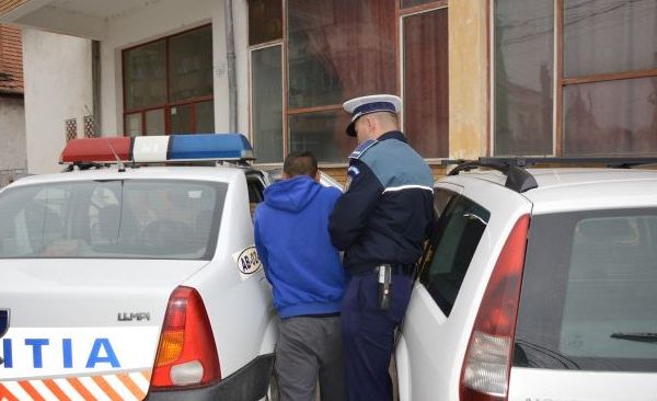 Minori de 14 şi 15 ani arestaţi la Tulcea pentru 30 de furturi şi tâlhării!