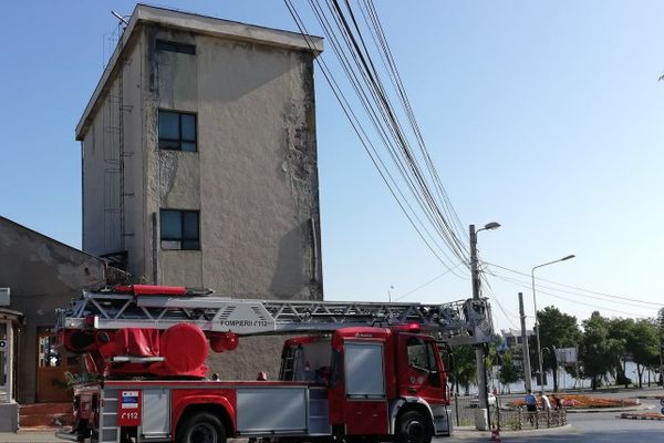 Din nou bâlci pe acoperişul morii. Alt "sinucigaş" a pus autorităţile pe jar