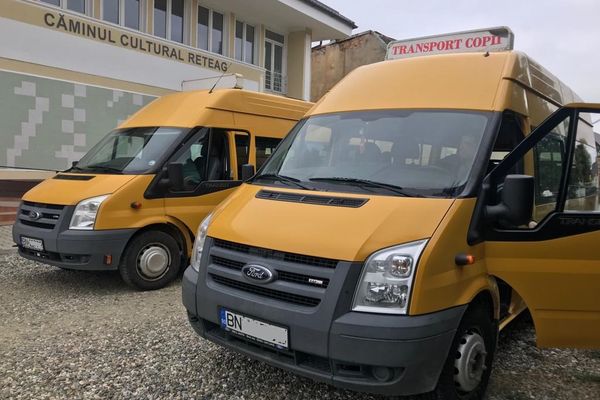 Pe Podgoriilor se toarnă covor asfaltic direct pe pământ!