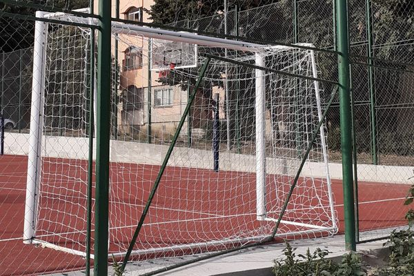 Parcul din E3 a fost vandalizat din nou. Surpriză! Fapta a fost filmată de camerele video montate recent!