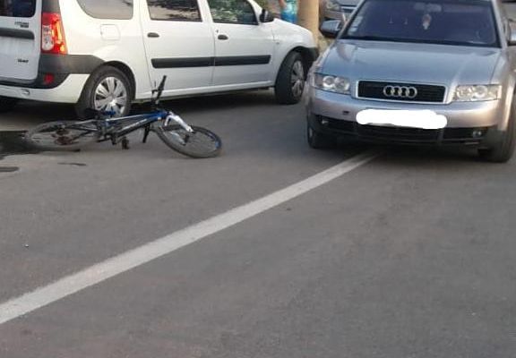 Copil de 13 ani lovit de maşină în Cartierul Nou
