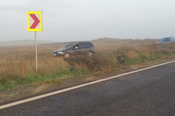 O femeie a fost rănită într-un accident petrecut dimineaţă lângă Baia
