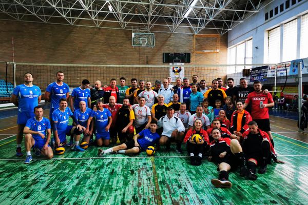 Voleibaliştii “seniori” de la ACS Volei Delta Tulcea – campioni la ediţia a VIII-a a Memorialului “FLORIN MINA” desfăşurat la Tulcea