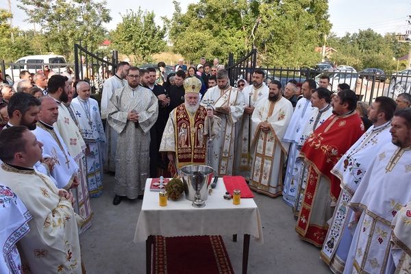 Resfințirea bisericii ,,Sf. Împărați Constantin și Elena” din Panduru