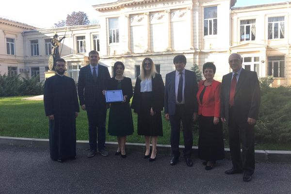 Un nou teren de sport a fost modernizat  şi dotat cu nocturnă