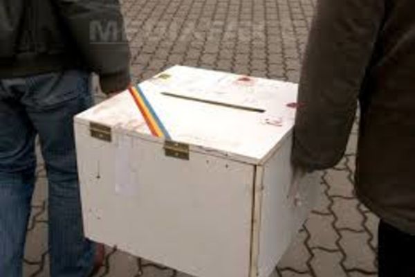 Peste 900 de alegători au solicitat urna mobilă a secţiilor de votare tulcene. Peste jumătate din ei sunt deţinuţi