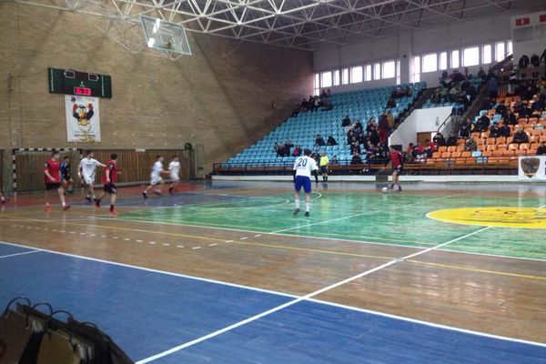 Cupa Municipiului la fotbal în sală are trei echipe cu punctaj maxim