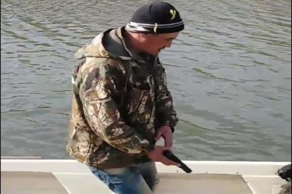 Încă un "bombardier" cu pistol şi un nou dosar penal pentru ameninţare! 