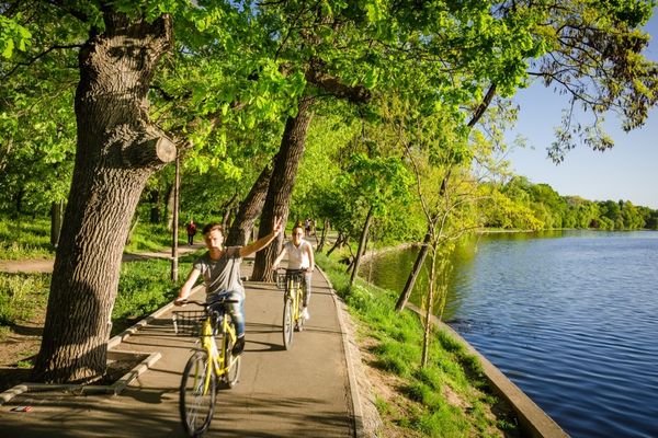 Ieşim din starea de urgenţă cu sute de izolaţi la domiciliu! 