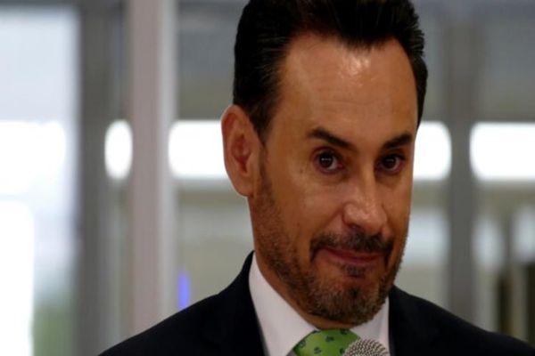 100% TU DECIZI! Gheorghe Falcă, primăria și scriitura. Contracte pe bandă rulantă către firma soției