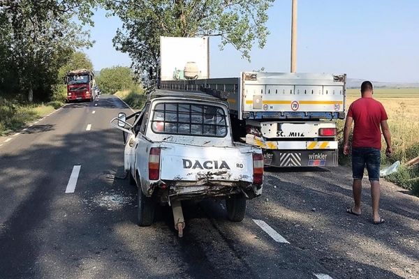 Accident pe drumurile din Tulcea. Două persoane rănite