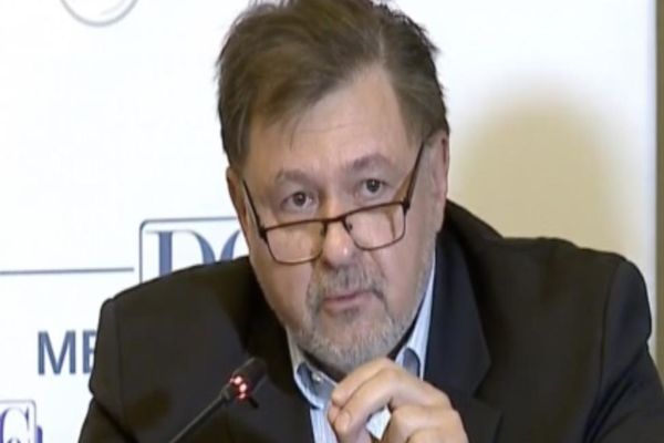 Alexandru Rafila recomandă evitarea locurilor aglomerate: ”Boala se transmite şi în sezonul cald. În marea majoritate, populaţia este receptivă”