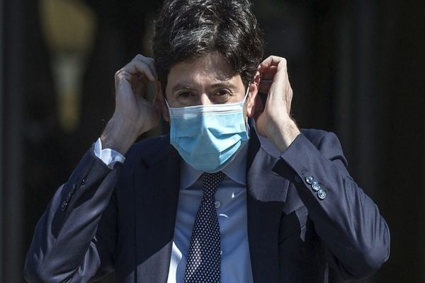 Italia impune carantina pentru persoanele venite din România şi Bulgaria