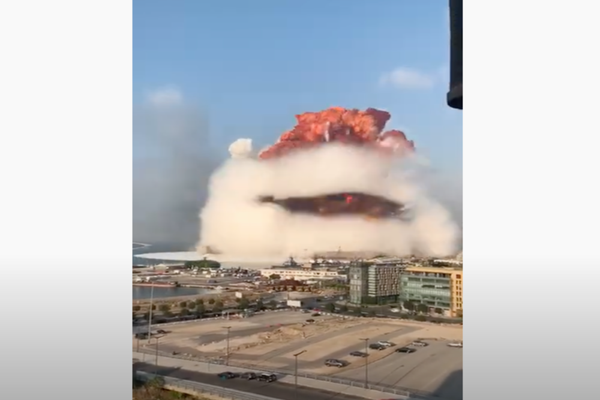 Explozie devastatoare în portul Beirut. Cel puțin 30 de morți și 2.500 de răniți. Miercuri, doliu național în Liban