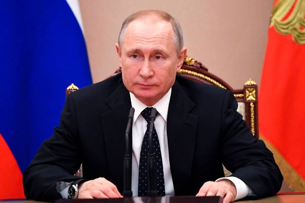Putin anunţă că Rusia a înregistrat primul vaccin anti-COVID-19 din lume, iar o fiică a sa şi l-a injectat