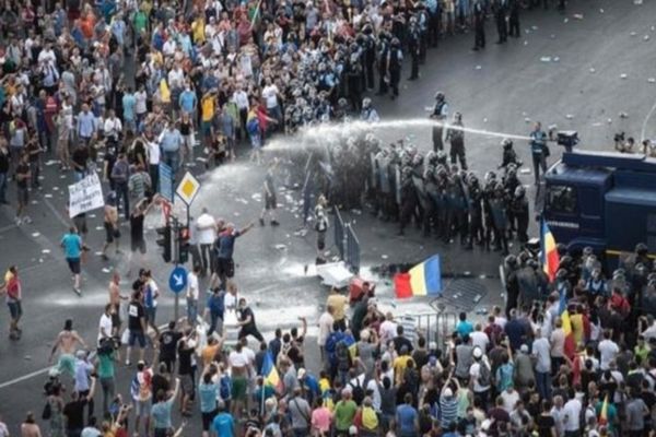 Protest de comemorare a violențelor din 10 august, în Piața Victoriei