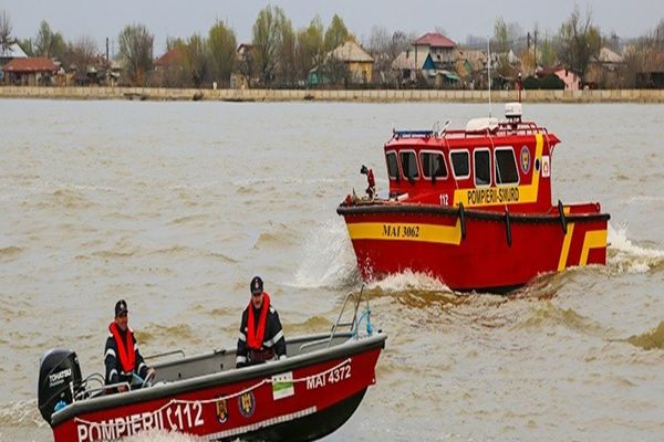Tulcea. Două ambarcaţiuni s-au ciocnit pe un canal în zona lacului Isac
