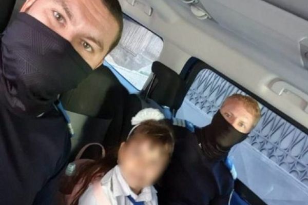 O fetiță de 5 ani, dată dispărută ,găsită de jandarmii. A  plecat singură de la grădiniţă 