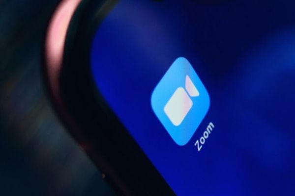 Semnal de alarmă în învățământul online: „Clanul Leilor”- gruparea care întrerupe cursurile online și postează obscenități