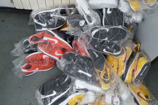 Încălțăminte contrafăcută, confiscată în Vama Veche