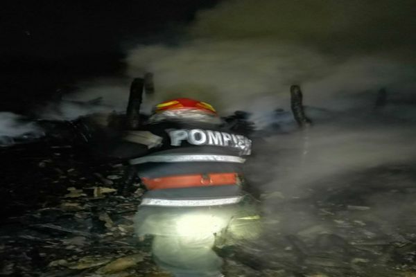 FOTO| Incendiu puternic în Rachelu, izbucnit de la un cazan de țuică