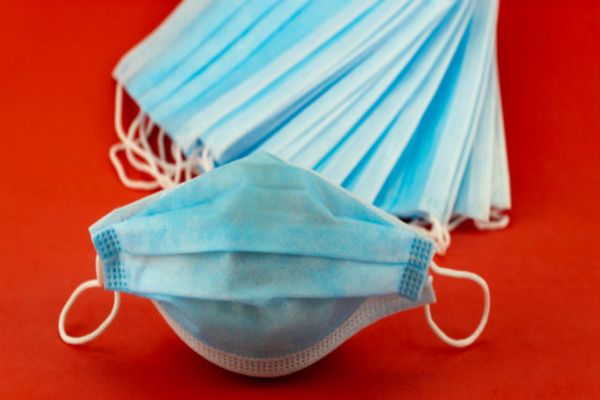 România a cumpărat măști faciale de aproape 300 de milioane de euro