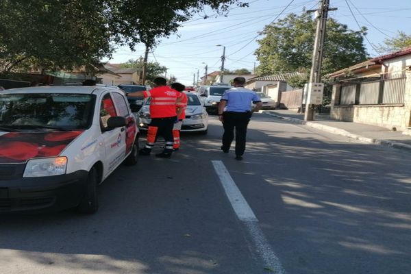 Copil lovit de o mașină, după ce a traversat strada prin loc nepermis